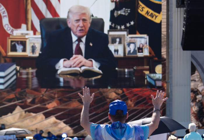 "Jeden naród pod Bogiem". Trump i amerykańscy politycy na uroczystości zawierzenia USA