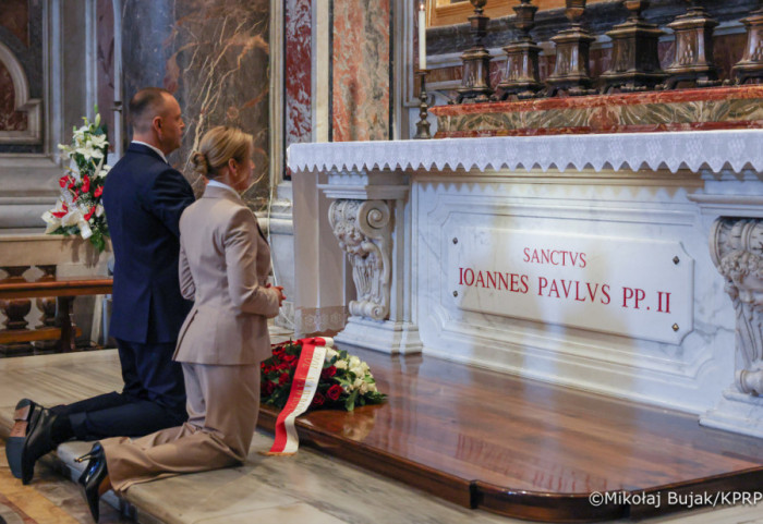 Para prezydencka w Rzymie. Modlitwa przy grobie Jana Pawła II
