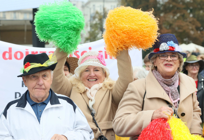 Przybywa pracujących emerytów - jest ich już blisko 900 tys.
