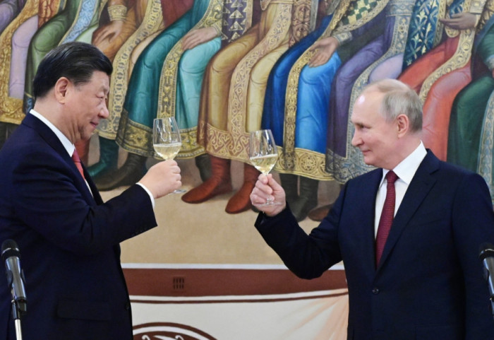 Dziś Putin przybywa do Chin. W Pekinie będzie namawiał Xi Jinpinga do rzucenia wyzwania Ameryce