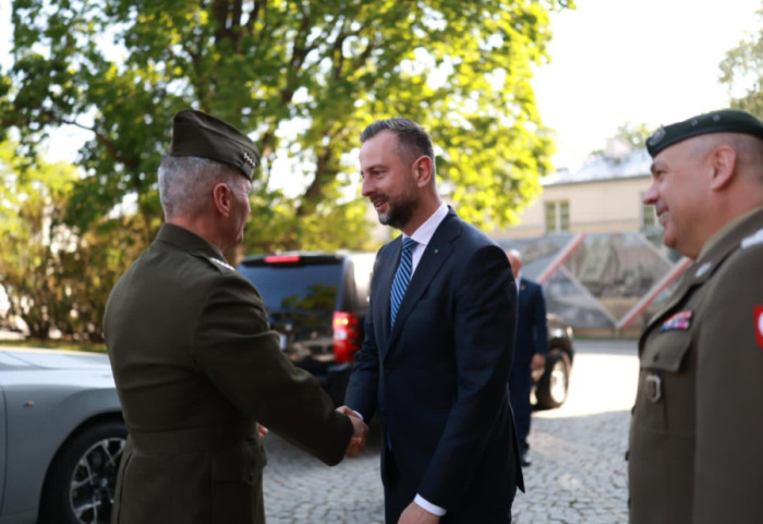 Kosiniak-Kamysz spotkał się z gen. Mahoneyem. Decyzje Pentagonu to tymczasowe opóźnienie