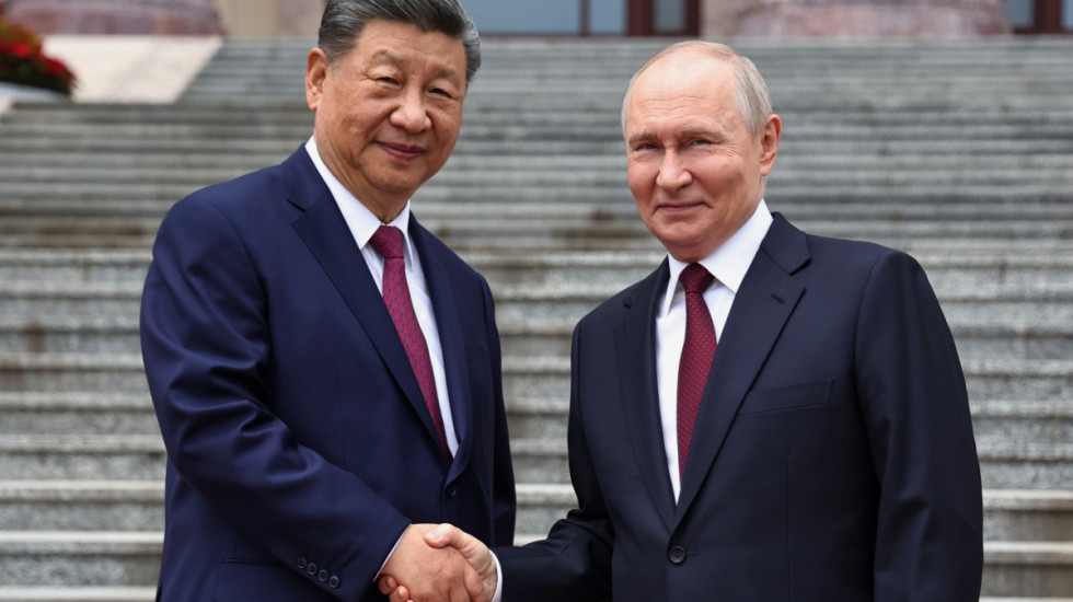 Putin w Pekinie. Chiny utrzymują “strategiczne partnerstwo z dowolnym mocarstwem”