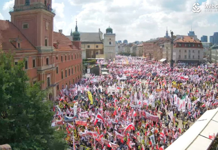 Dziesiątki tysięcy ludzi na manifestacji „Razem dla Polski i Polaków”