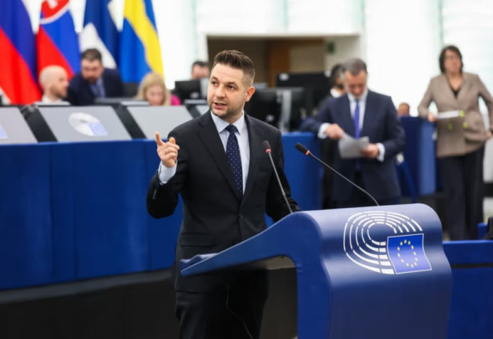 Spór o ETS w Parlamencie Europejskim. PiS chce likwidacji systemu, KO mówi o reformie