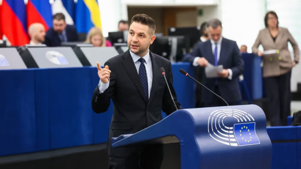 Spór o ETS w Parlamencie Europejskim. PiS chce likwidacji systemu, KO mówi o reformie