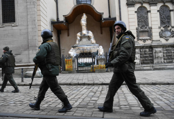 Ukraina: Służby wzmacniają kontrole obywateli i granicy