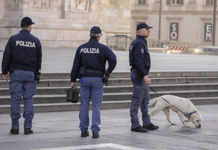 Nielegalny imigrant gwałcił kobietę w Mediolanie. Policja złapała go na gorącym uczynku