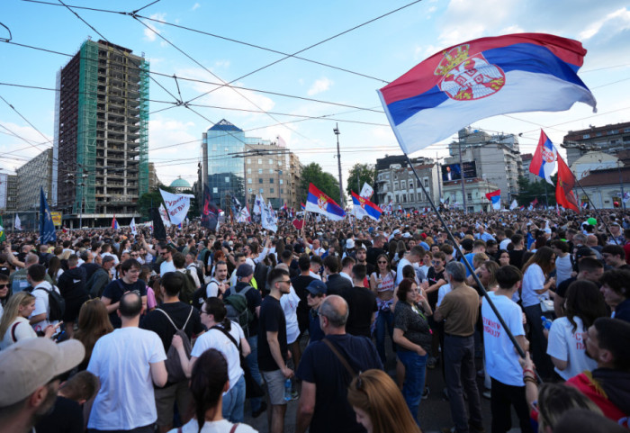 Tysiące studentów na ulicach Belgradu, chcą wcześniejszych wyborów