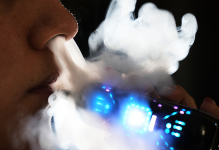 Młodzież wraca do nałogu nikotynowego – vaping głównym zagrożeniem