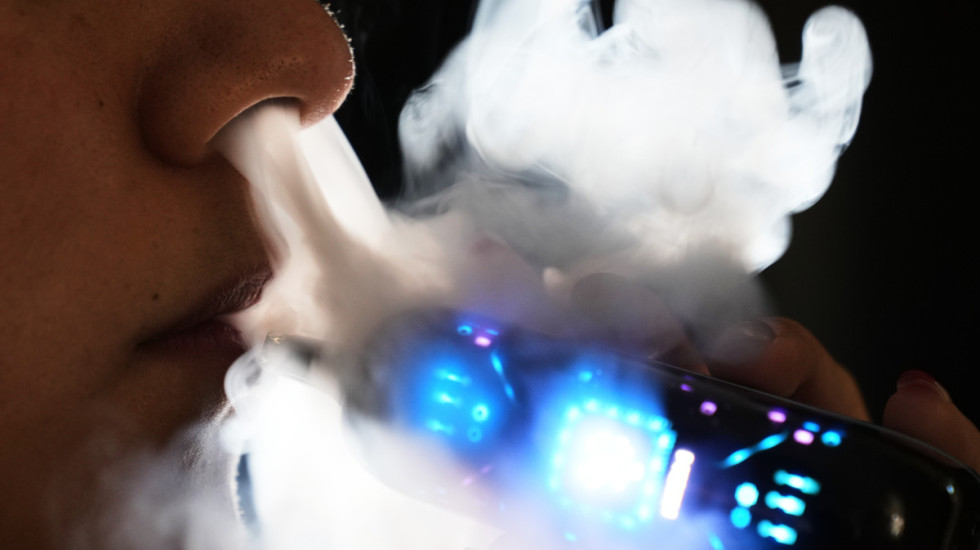 Młodzież wraca do nałogu nikotynowego – vaping głównym zagrożeniem