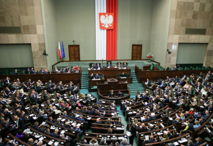 Gorące projekty w Sejmie. W tle: związki partnerskie i frankowicze