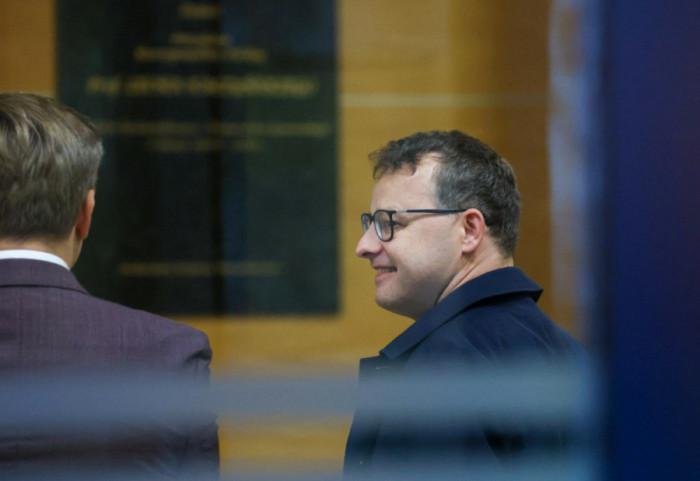 Nieoficjalnie: Romanowski namierzony. „Służby są bliskie złapania posła”