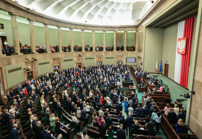 Najnowszy sondaż poparcia dla partii. Nikt nie ma samodzielnej większości