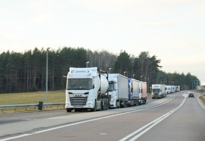 Mularczyk dla Newsmax Polska: Tysiące polskich firm transportowych blisko upadku. Europoseł wskazuje powody
