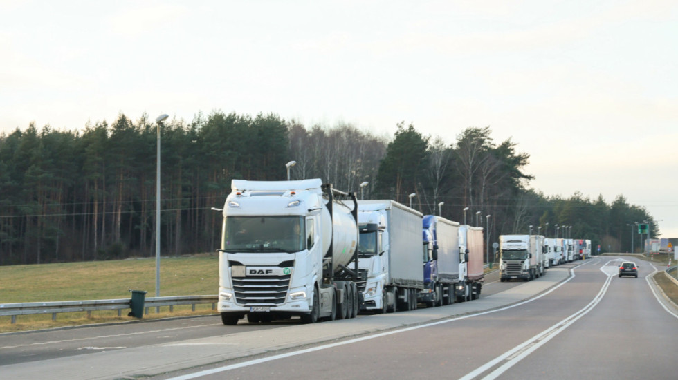 Mularczyk dla Newsmax Polska: Tysiące polskich firm transportowych blisko upadku. Europoseł wskazuje powody