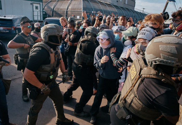 Strajk głodowy w amerykańskim ośrodku dla nielegalnych imigrantów. "W swoim kraju mogą jeść co chcą"