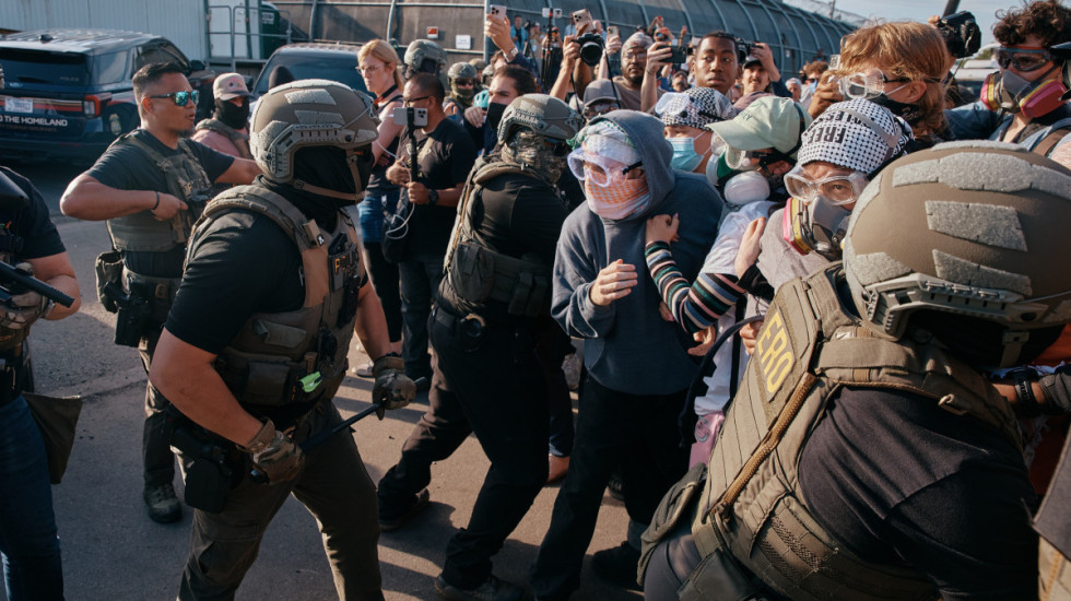 Strajk głodowy w amerykańskim ośrodku dla nielegalnych imigrantów. "W swoim kraju mogą jeść co chcą"