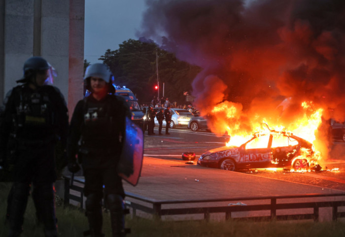 Paryż już "świętuje" po zdobyciu Ligi Mistrzów. Zamieszki na ulicach stolicy Francji (ZDJĘCIA)