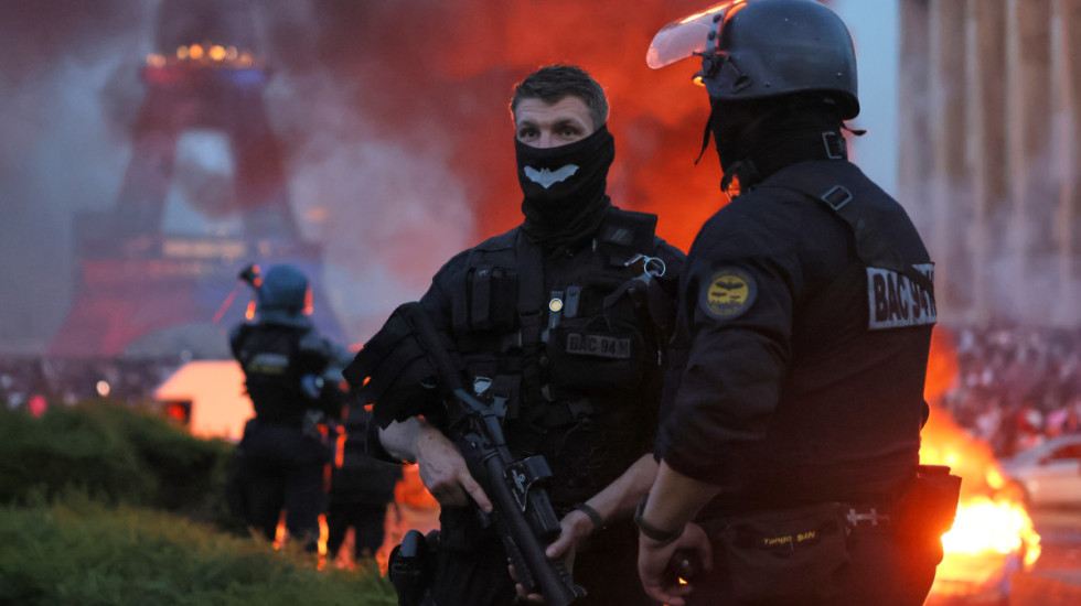 Morawiecki i Szefernaker o zamieszkach po finale Ligi Mistrzów: "Polska musi patrzeć na Paryż jak na ostrzeżenie"